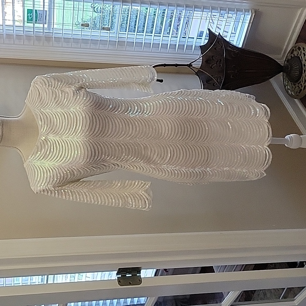 Ever After white sequin dress 3/4 scallop sleeve scallop hem round neck S EUC